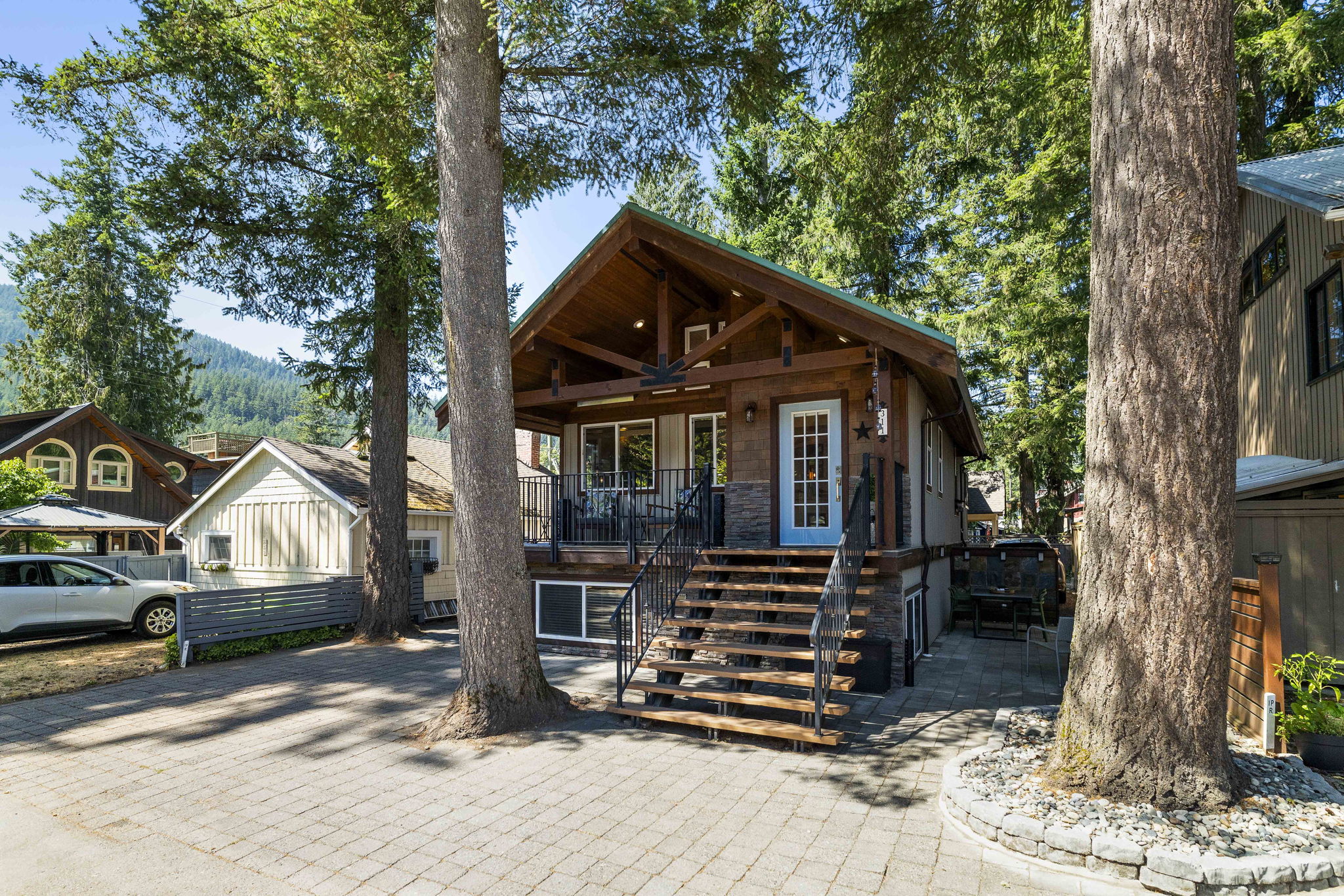 311 Spruce Street, Cultus Lake — exterior